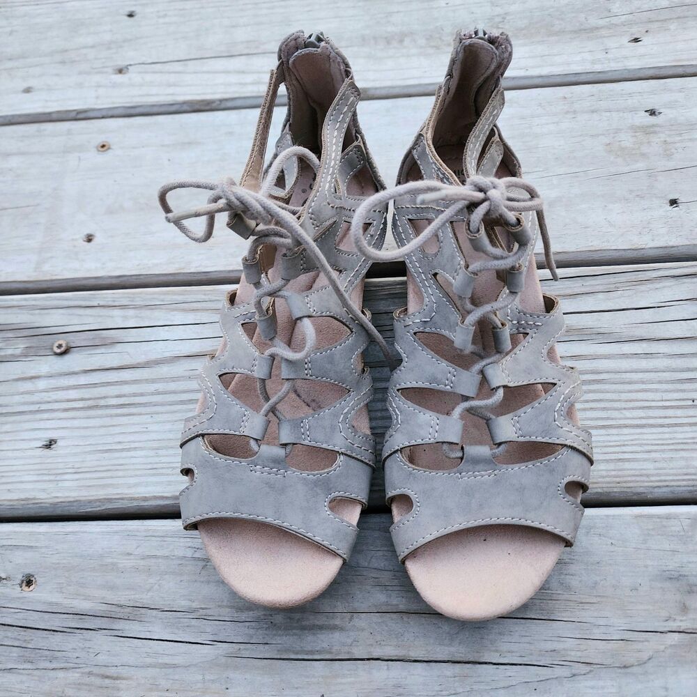 Earth Spirit Women's Size 8.5 Kendra Taupe Faux Suede Lace-Up Gladiator Sandals